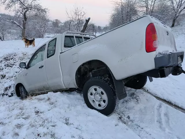 Slip and Fall on Ice/Snow Lawyer Queens: Navigating Taxi Collisions & Claims