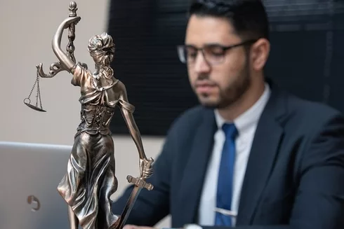 Cyclist Safety Lawsuit Manhattan: Navigating Defense Strategies with an Islandia Lawyer